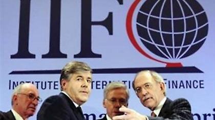 IIF: Σε εθελοντική βάση η εξαγορά μέρους του ελληνικού χρέους