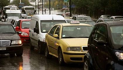 Κακοκαιρία και μποτιλιάρισμα στους δρόμους