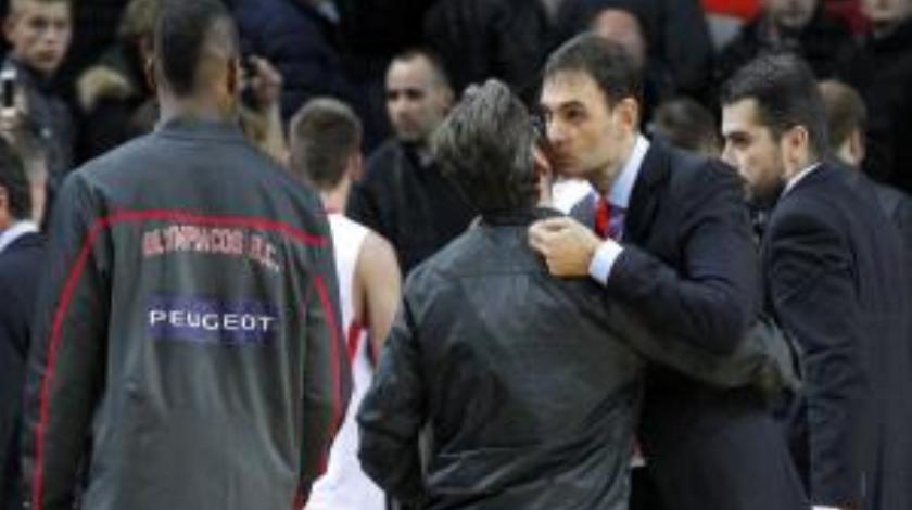 Ο Μπαρτζώκας βάζει την υπογραφή του...