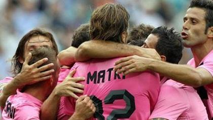 Μεταγραφικό «τσουνάμι» για τρεις