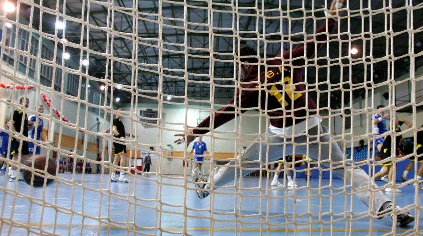 Εκτός έδρας!