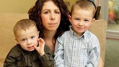 Άνεργη μάνα μένει νηστική για να ταΐσει τα παιδιά της