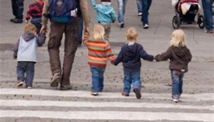 Mε εισοδηματικά κριτήρια η καταβολή των οικογενειακών επιδομάτων