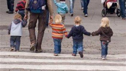 Mε εισοδηματικά κριτήρια η καταβολή των οικογενειακών επιδομάτων