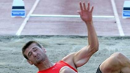 Βλέπει έξω ο Τσάκωνας