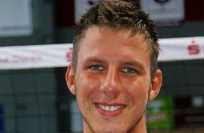 Παίζει με ΠΑΟΚ και… χαιρετάει