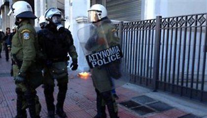 Μολότοφ σε υποκατάστημα τράπεζας στην Πανεπιστημίου