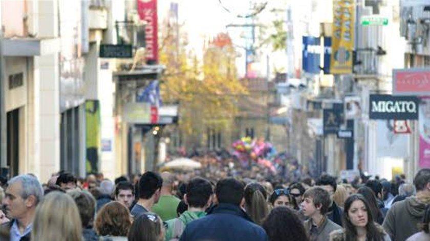 Εξι Κυριακές το χρόνο ανοιχτά καταστήματα και τέσσερις περίοδοι εκπτώσεων