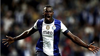 Ε όχι και να… σκοντάψει