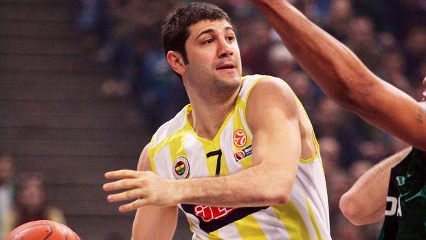 Ξέσπασε κι έπιασε κορυφή η «Φενέρ»