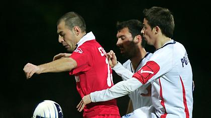 Στο πλευρό του συμπαίκτη τους