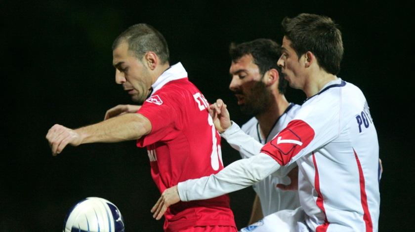 Στο πλευρό του συμπαίκτη τους