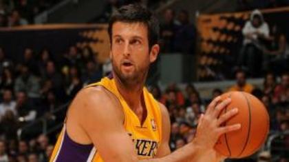 Και μέσα σε όλα έρχεται ο Καπόνο...