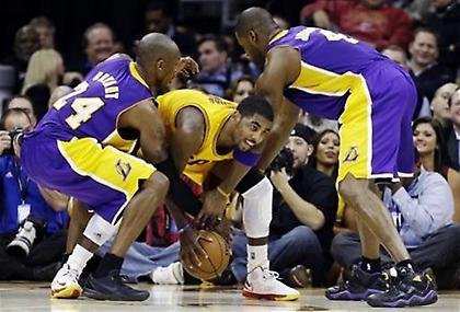 Κατηφόρα για Λέικερς, ανηφόρα για Νικς-Κλίπερς