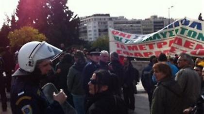 «Μπούκαραν» στη Βουλή