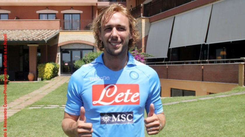 Θέλει τρεις από Νάπολι