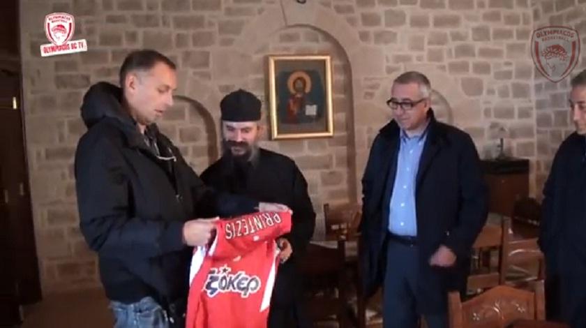 Ο παπάς που προσευχήθηκε για την Ευρωλίγκα (video)