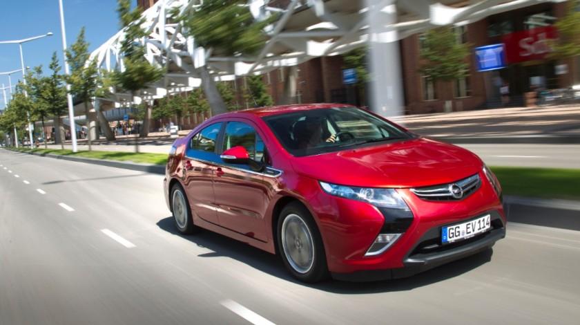 Στην κορυφή το Opel Ampera για δέκα μήνες