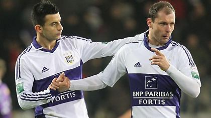 Δεν τη σταματάει ούτε… ο Άγιος Βασίλης