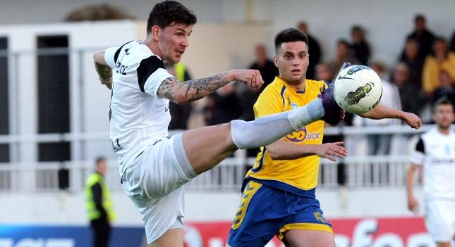 Βιάζεται για επιθετικό