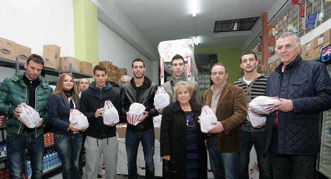 Μοίρασαν χαρά και… γαλοπούλες