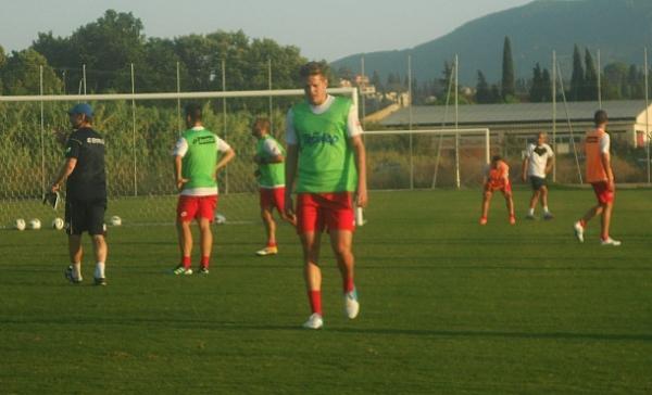 Συνεχίζονται οι αποχωρήσεις…