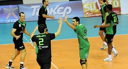 Θέλουν να… ξεκολλήσουν