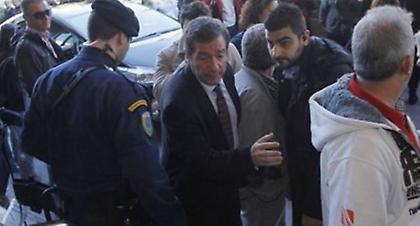 Επίθεση με… γιαούρτια στον Γ. Καμίνη