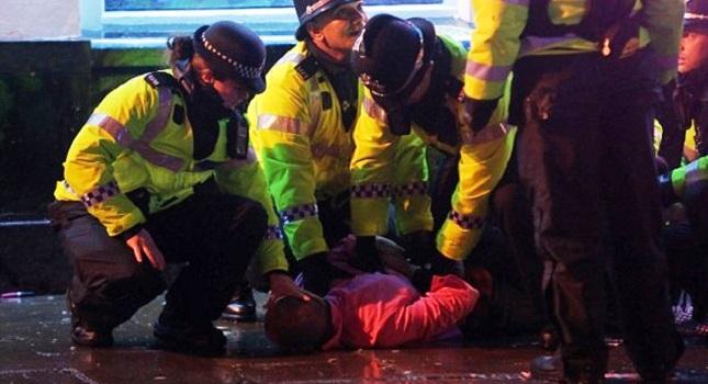 Σκηνές τύπου Μαλίων Κρήτης στη Βρετανία!