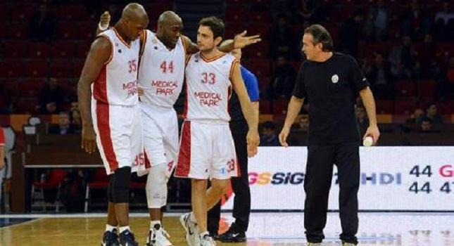 Χριστουγεννιάτικο… χειρουργείο για Ντόμερκαντ