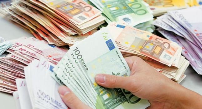 Συστάσεις από ΔΝΤ και ΕΕ για να μην υπάγονται σε ΦΠΑ οι μικρομεσαίοι