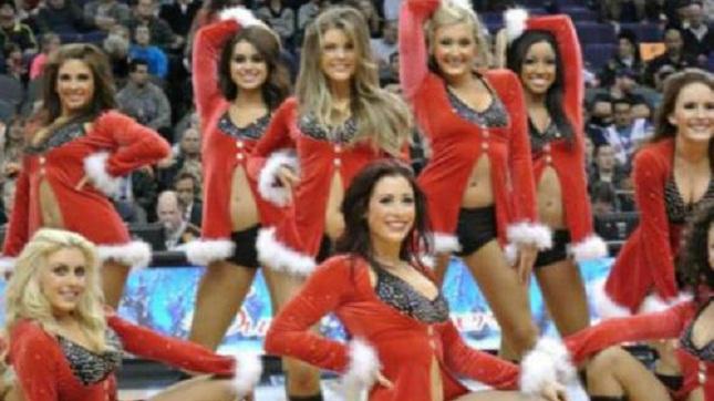 Σέξι τσιρλίντερ στο πνεύμα των Χριστουγέννων