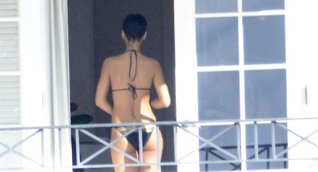 Η Rihanna ολόγυμνη σε ξενοδοχείο στα Μπαρμπέιντος!