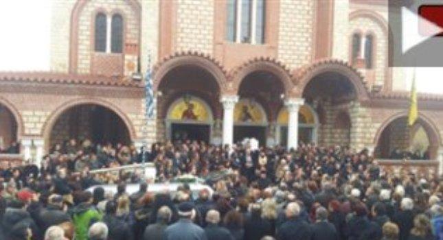 Θρήνος στην κηδεία της αδικοχαμένης Ζωής