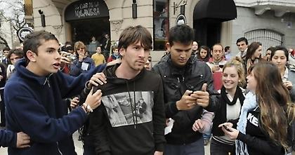 «Πέσιμο» στον Μέσι (video)