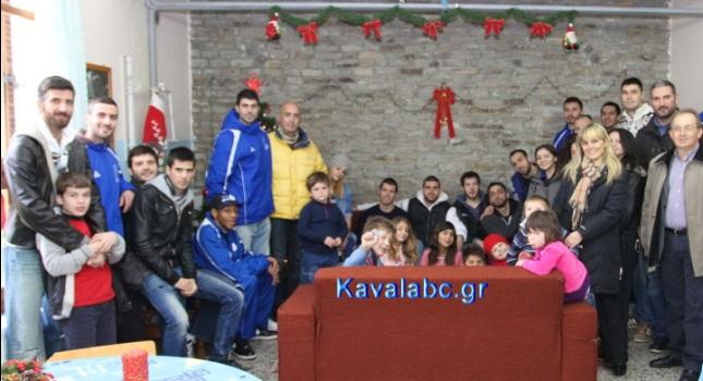 Κοντά στα παιδιά οι παίκτες της Καβάλας