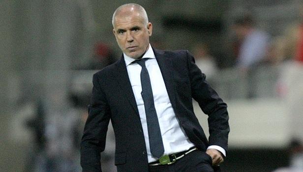 Στο τραπέζι και τα μεταγραφικά