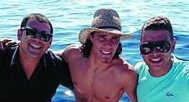 Δεν του αντιστέκονται ούτε τα… ψάρια