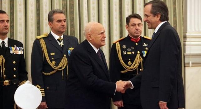 Ευχές με τους πολιτικούς αρχηγούς αντάλλαξε ο Κ. Παπούλιας