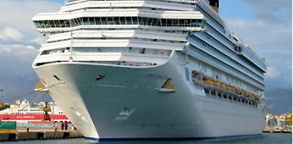 Το πρώτο από 710 κρουαζιερόπλοια για το 2013, έφθασε στον Πειραιά