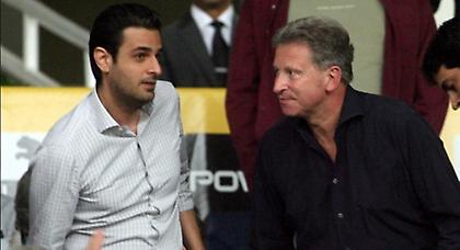 Της λείπουν λεφτά, περισσεύουν οι «σωτήρες»