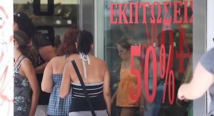 Το τελευταίο «χαρτί» για τα καταστήματα οι εκπτώσεις