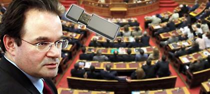 «Ναι» σε παραπομπή Παπακωνσταντίνου, διαφωνούν για τις κάλπες