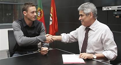 Και πώς να μην ανανεώσει; (video)