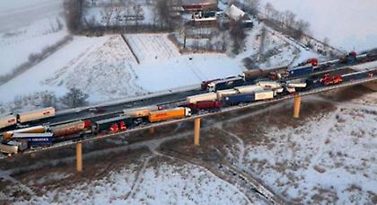 Φονική καραμπόλα με 100 αμάξια στη Σουηδία(vid)