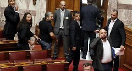 Ένταση στην Βουλή από την τροπολογία για τους ιμάμηδες