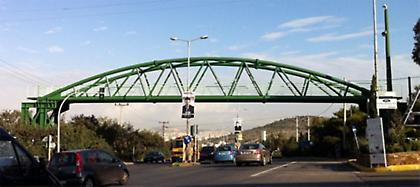 Νέες πεζογέφυρες στην Αττική, σε σημεία καρμανιόλες