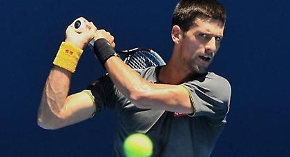 Τα «χώνει» σε Άρμστρονγκ ο Τζόκοβιτς