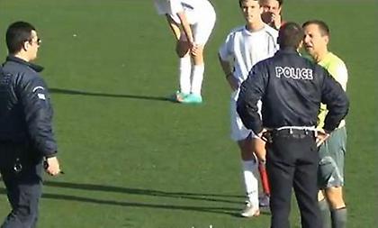 Διακοπή αγώνα για βόμβα