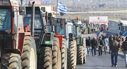 Κλιμακώνουν τις κινητοποιήσεις τους οι αγρότες